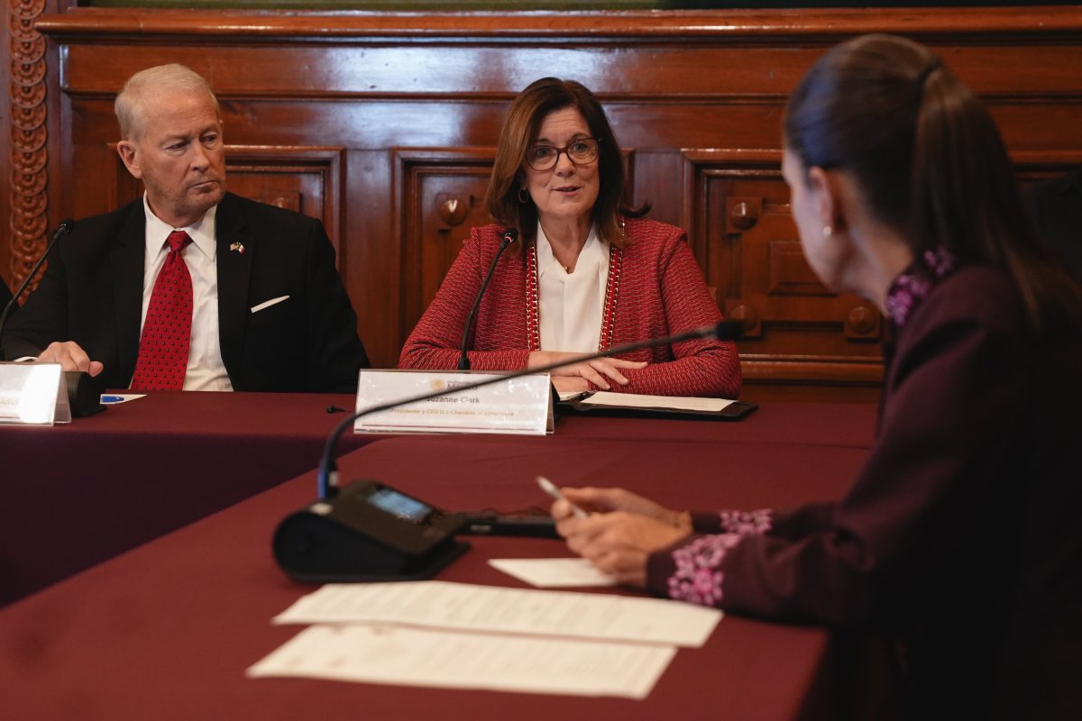 La presidenta de México recibe al embajador de EE.UU. tras polémica por academia policial en Querétaro