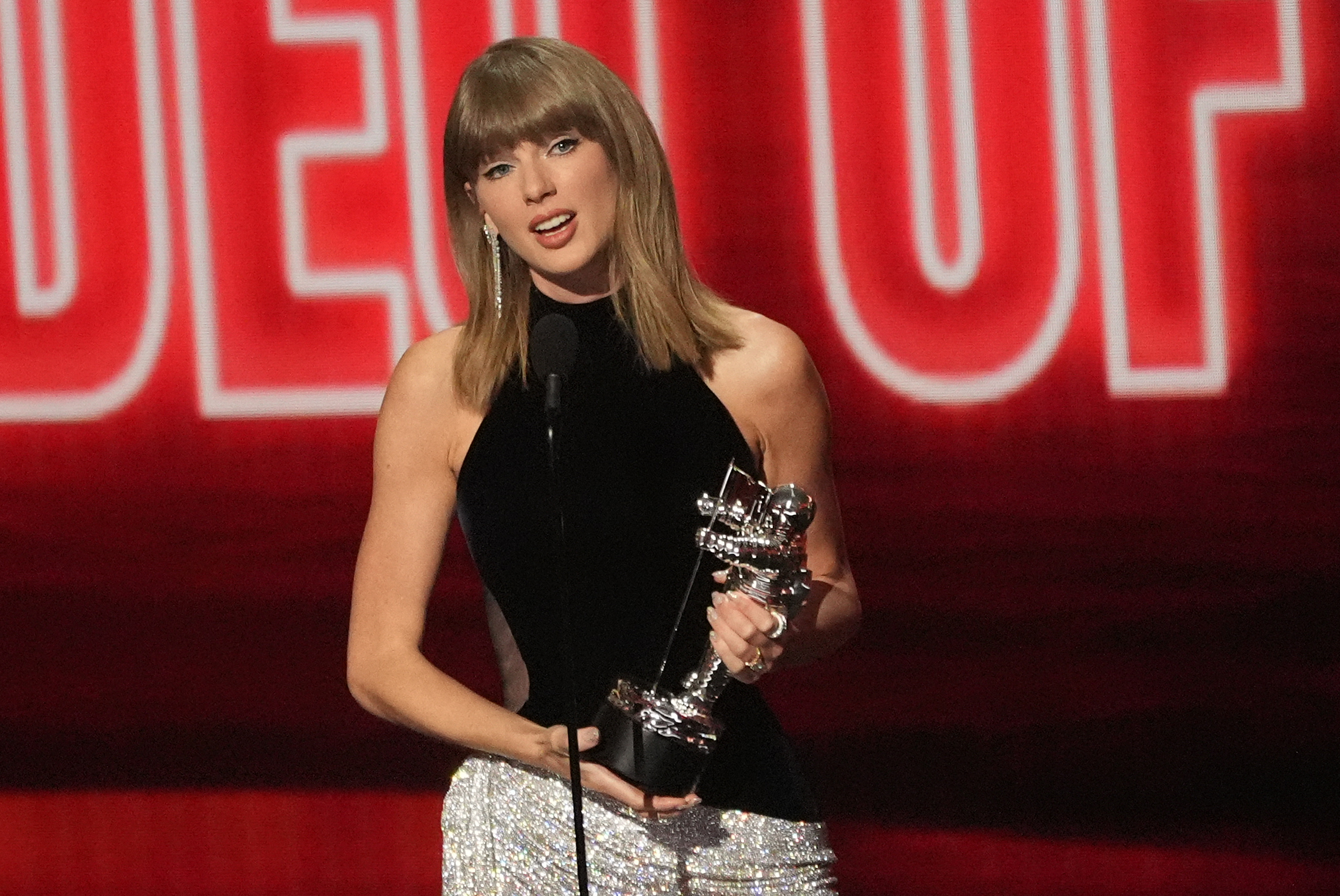 Taylor Swift regresa a la cima del Billboard 200 con "The Life of a Showgirl: The Encore"