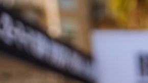 El Condado de Los Ángeles promociona su nuevo sistema de mensajes de texto para denunciar delitos de odio, incidentes de odio y actos de discriminación.