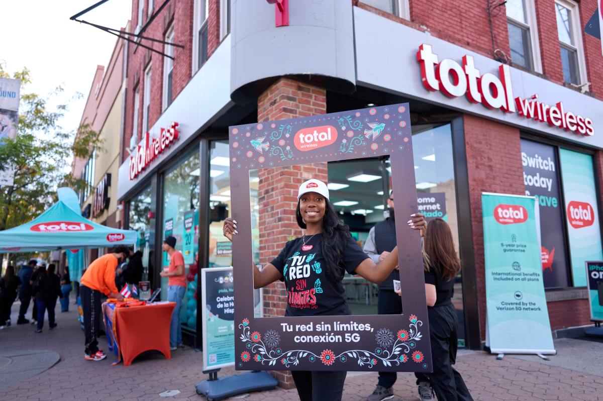 Total Wireless conecta a emprendedores y clientes a través de Tu Número Unlimited y Mercadito Local