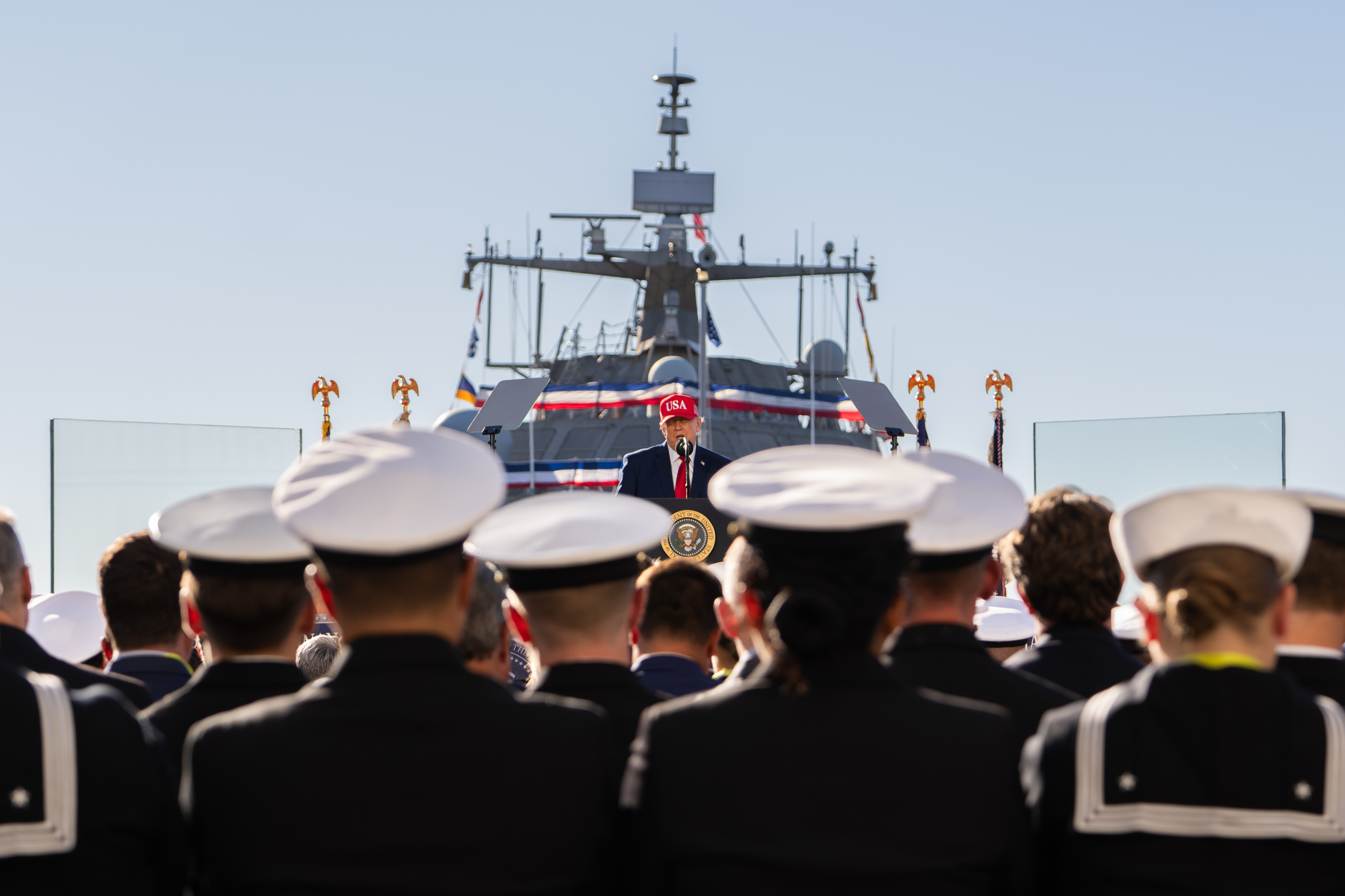 Trump anuncia plan de $6,600 millones para ampliar fabricación de submarinos; presenta nuevo astillero en Baltimore
