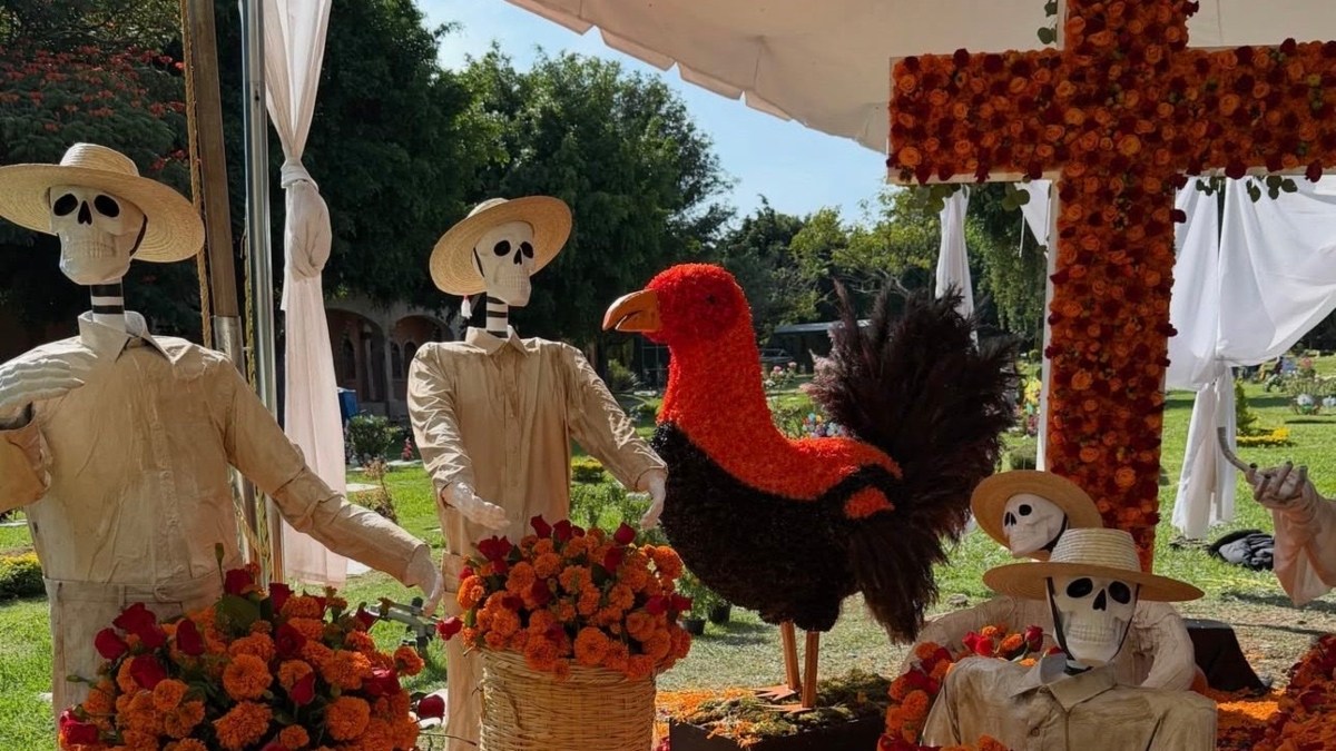 Aparece una enorme ofrenda del Día de Muertos en la tumba de “El Mencho” y causa indignación en redes