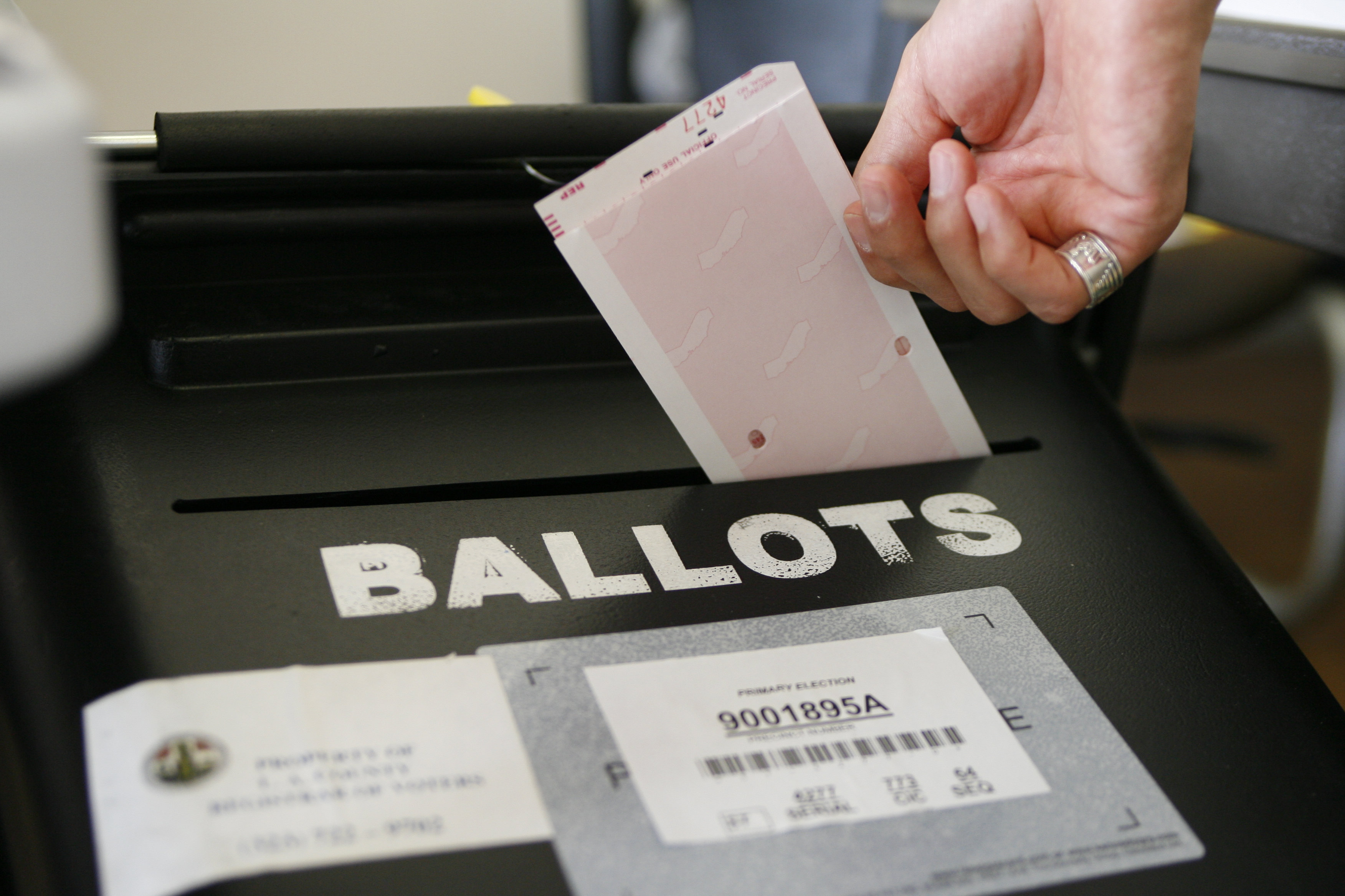 California llama a electores a votar el 3 de noviembre