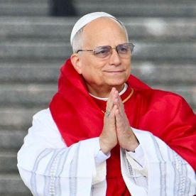 Quién queda a cargo del Vaticano y cómo funciona la Iglesia católica mientras el papa León XIV se recupera de una cirugía pulmonar