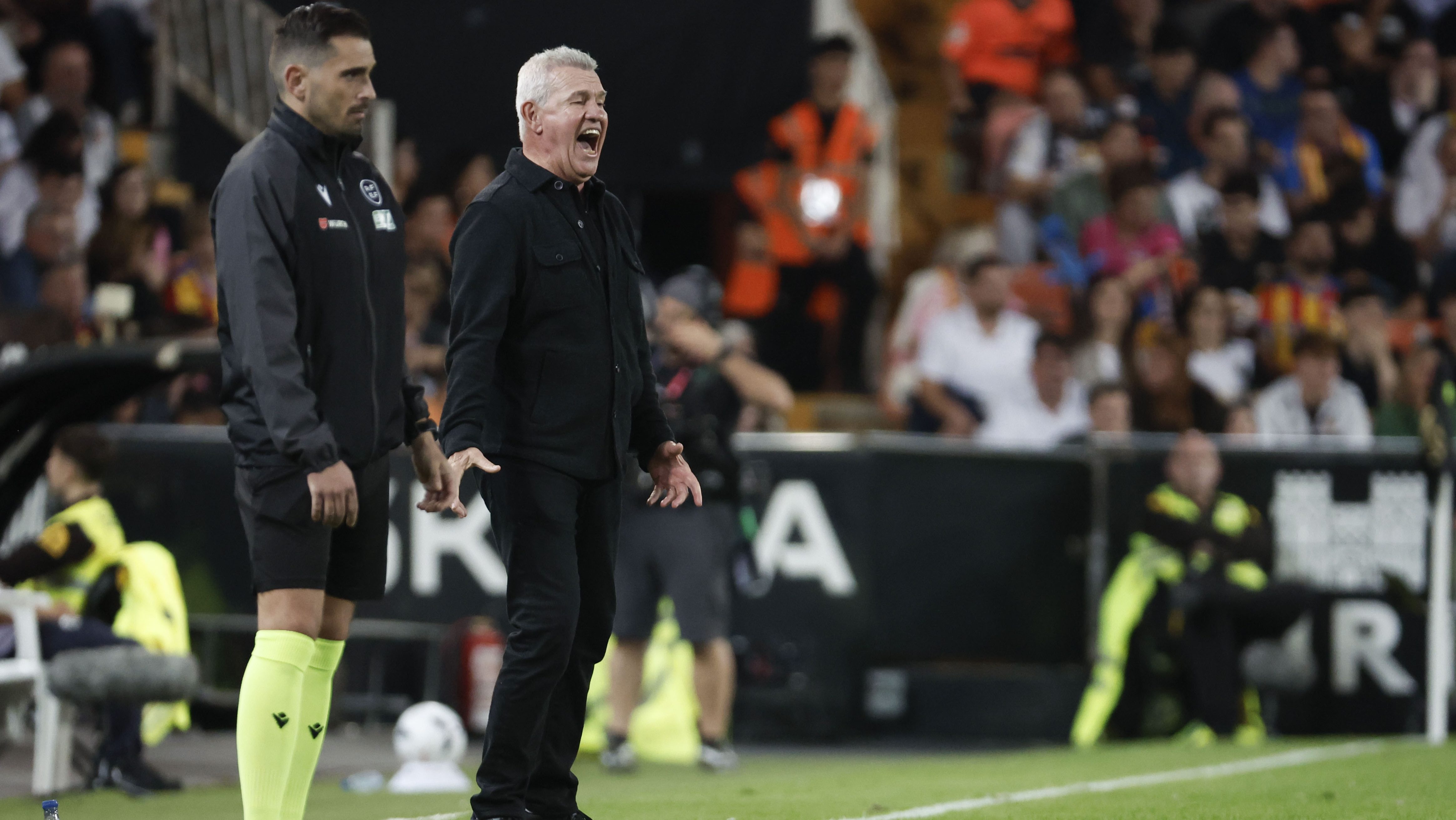 Vasco Aguirre debutó en Mestalla con un Valencia con mucha garra, pero sin gol