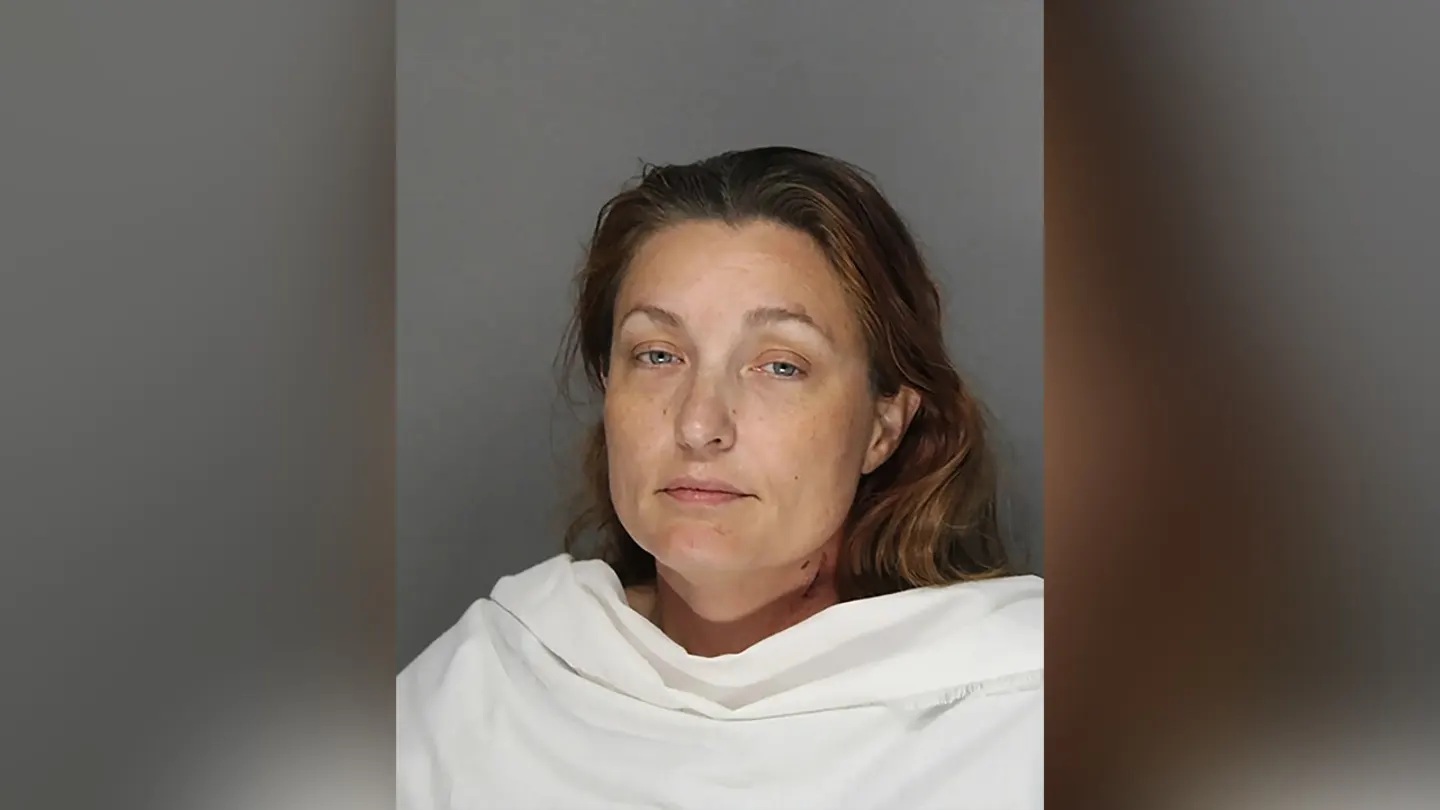 Mujer de Texas es acusada de matar a tiros a sus dos hijos dentro de su vivienda