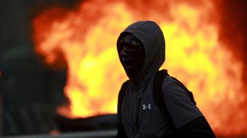 "No hay lugar para la violencia": vehículos quemados, edificios dañados y 1.800 detenidos tras las multitudinarias protestas en Francia