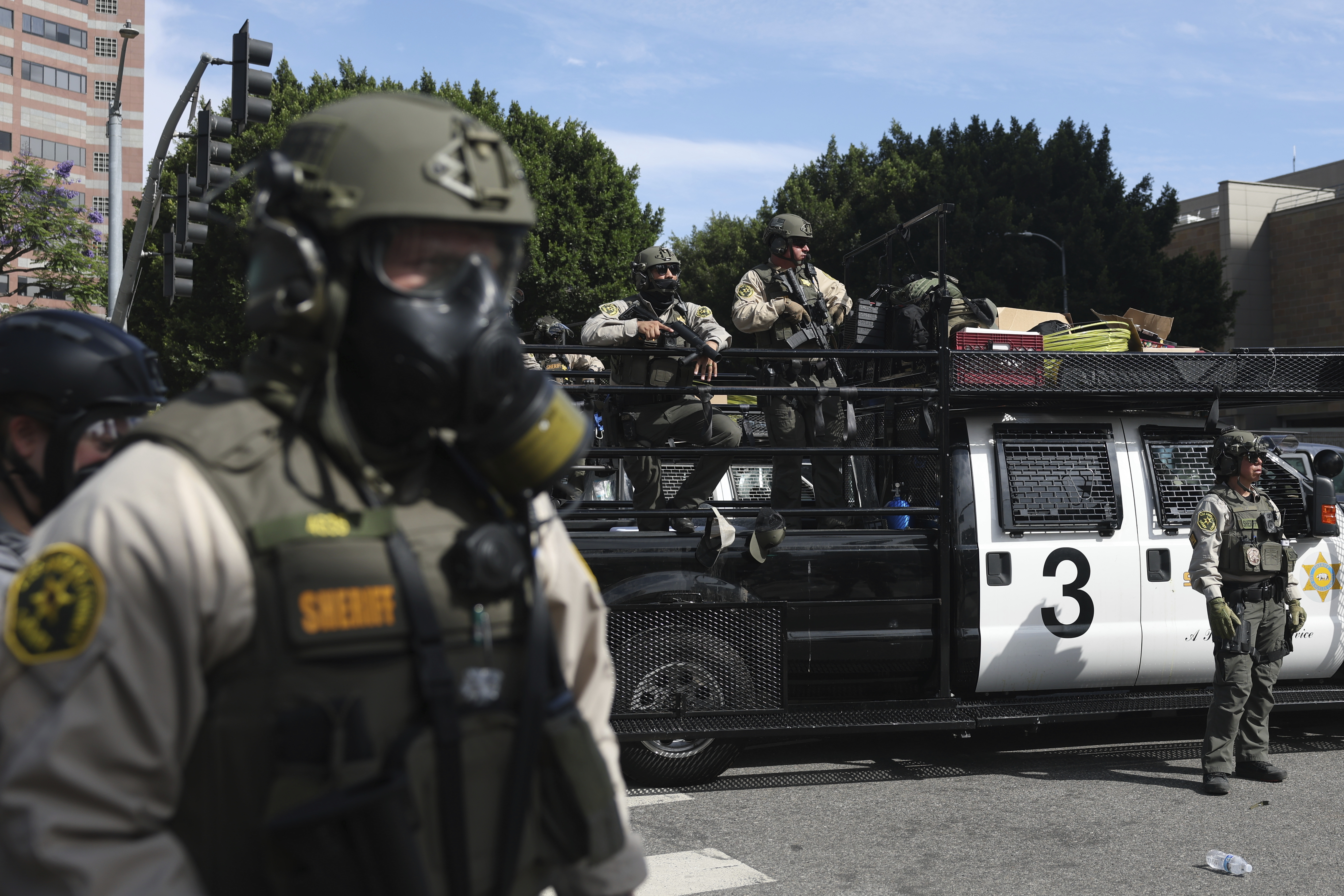 ICE cambia las reglas para detener vehículos y prohíbe las persecuciones a alta velocidad