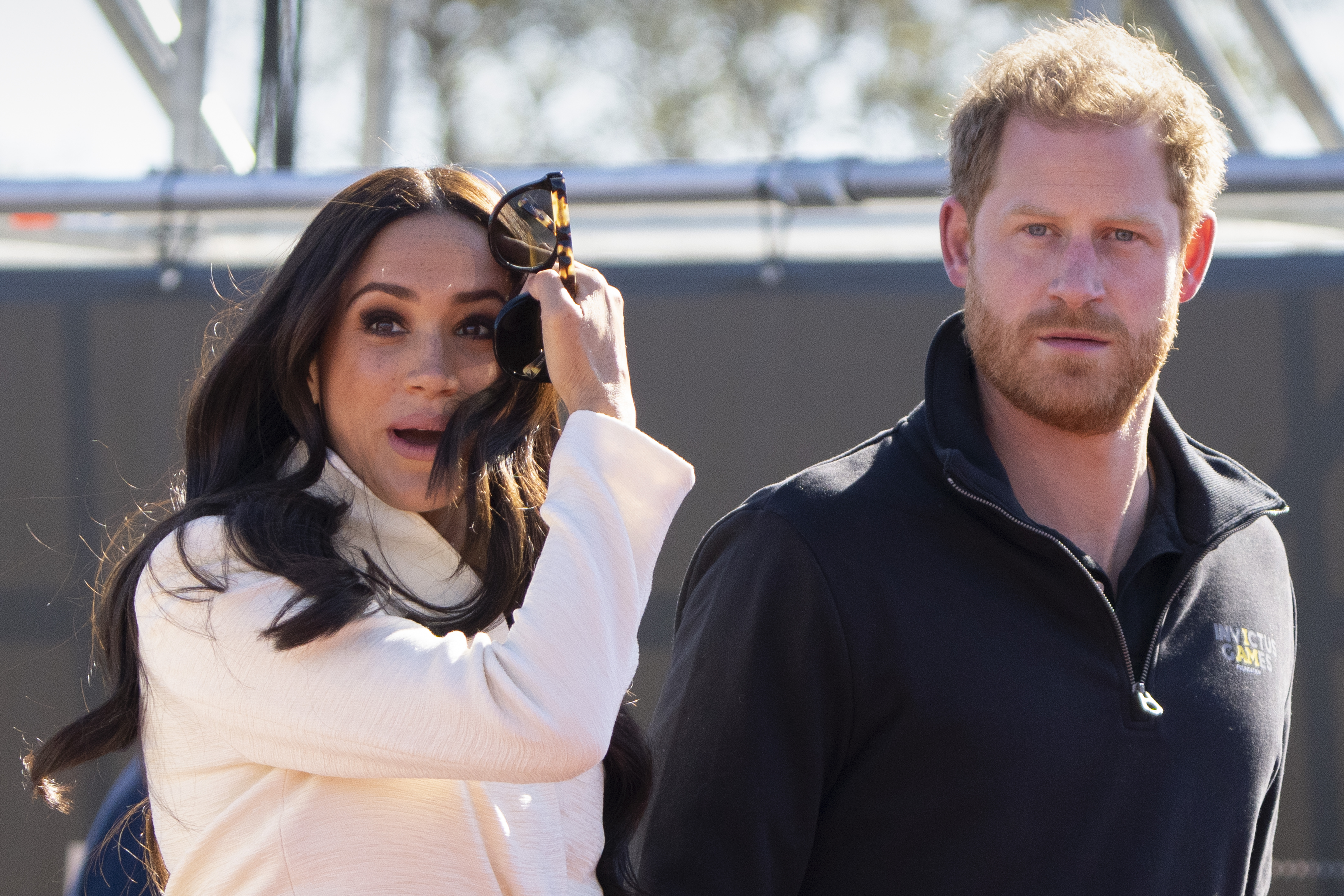 Príncipe Harry y Meghan Markle denuncian "intrusión inaceptable" de paparazzis en el colegio de sus hijos