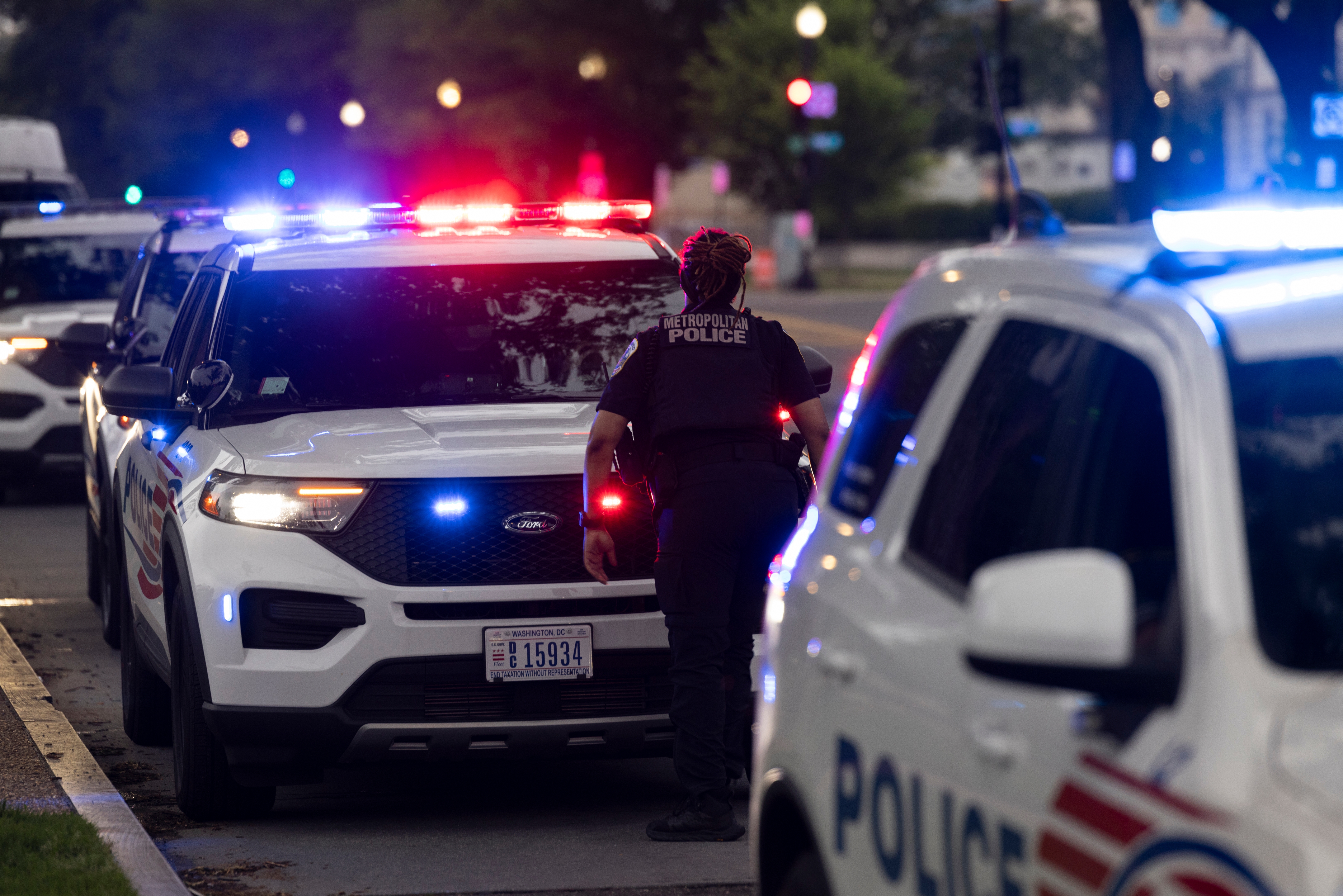 Mujer apuñaló a una niña tras provocar un accidente en una autopista de Washington