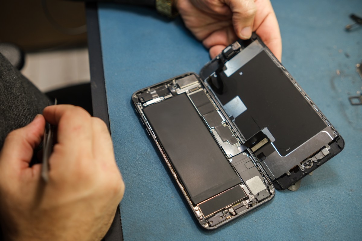 Cambiar la batería de tu celular puede ser la mejor forma de renovarlo en 2026